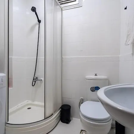 0031 - Kadikoy - Central, Cozy And Economic Flat. Daire *