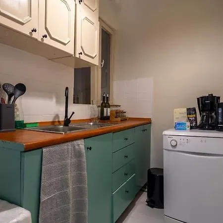 0031 - Kadikoy - Central, Cozy And Economic Flat. 아파트 이스탄불